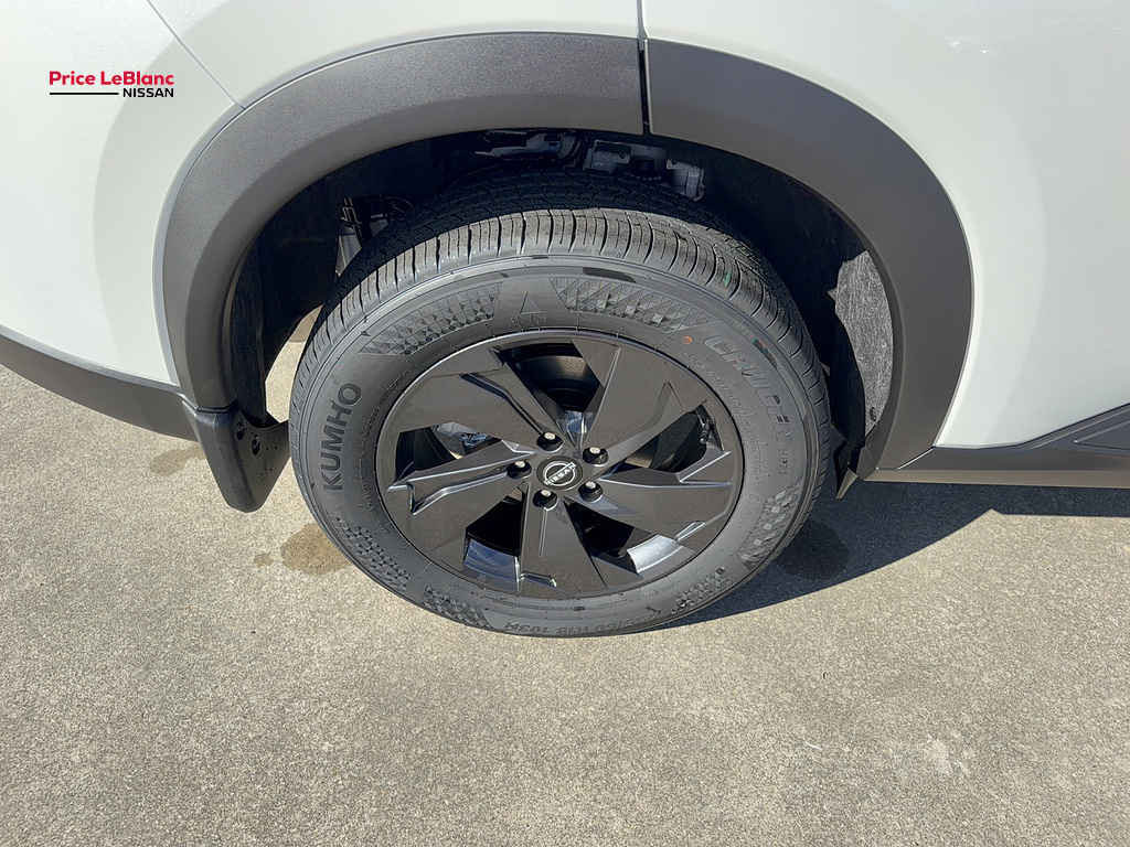 2027 Nissan Rogue photo 10 of 24
