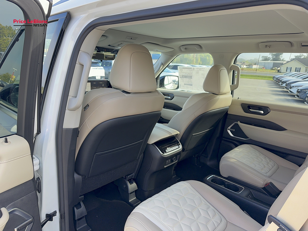 2027 Nissan Armada photo 22 of 36