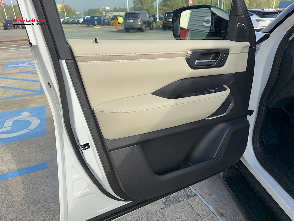 2027 Nissan Armada photo 24 of 36