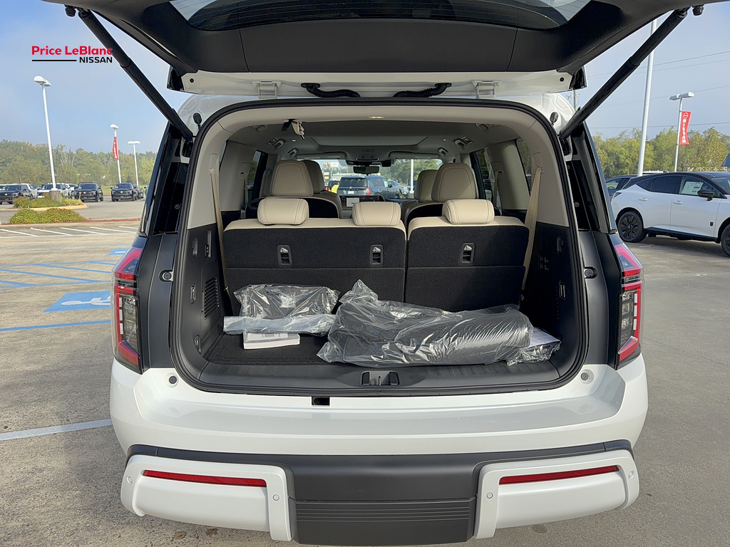 2027 Nissan Armada photo 19 of 36