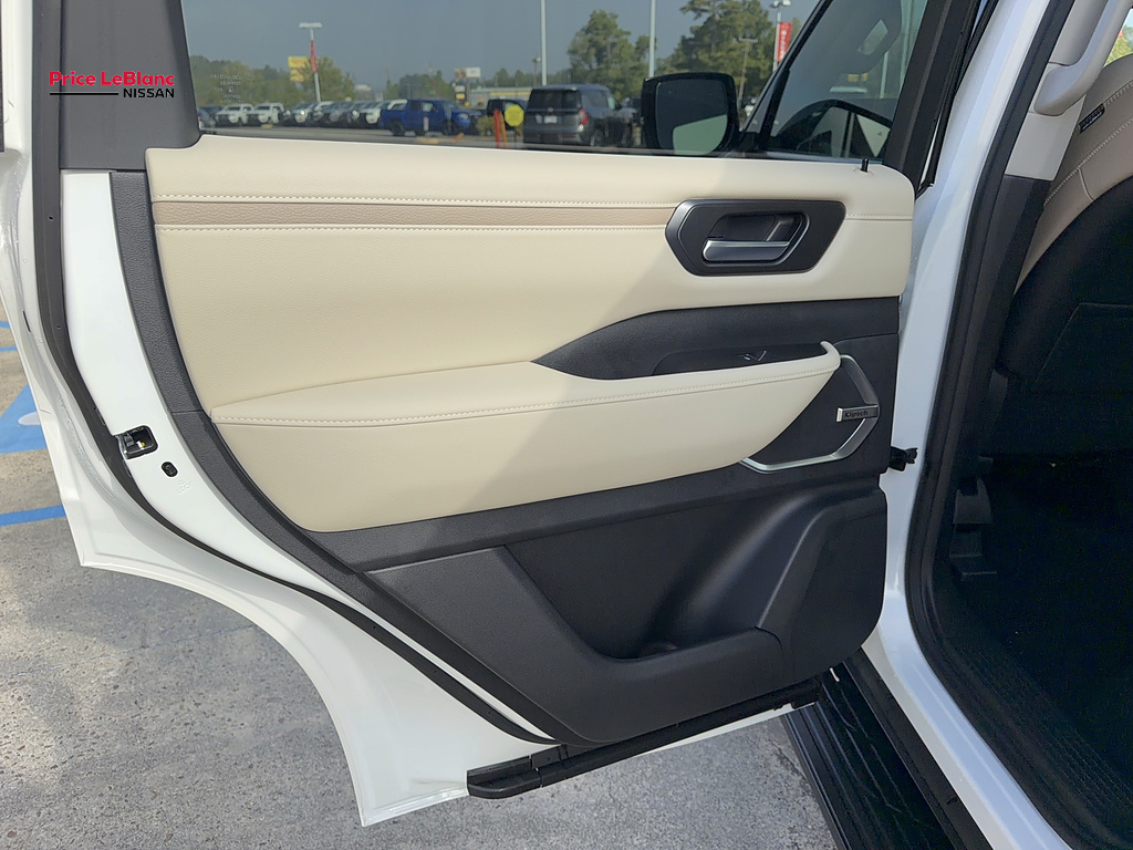 2027 Nissan Armada photo 23 of 36
