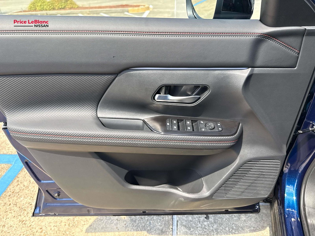 2027 Nissan Kicks SR Deep Blue Pearl at Price LeBlanc Nissan