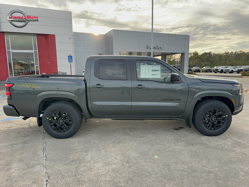 2027 Nissan Frontier photo 10 of 24