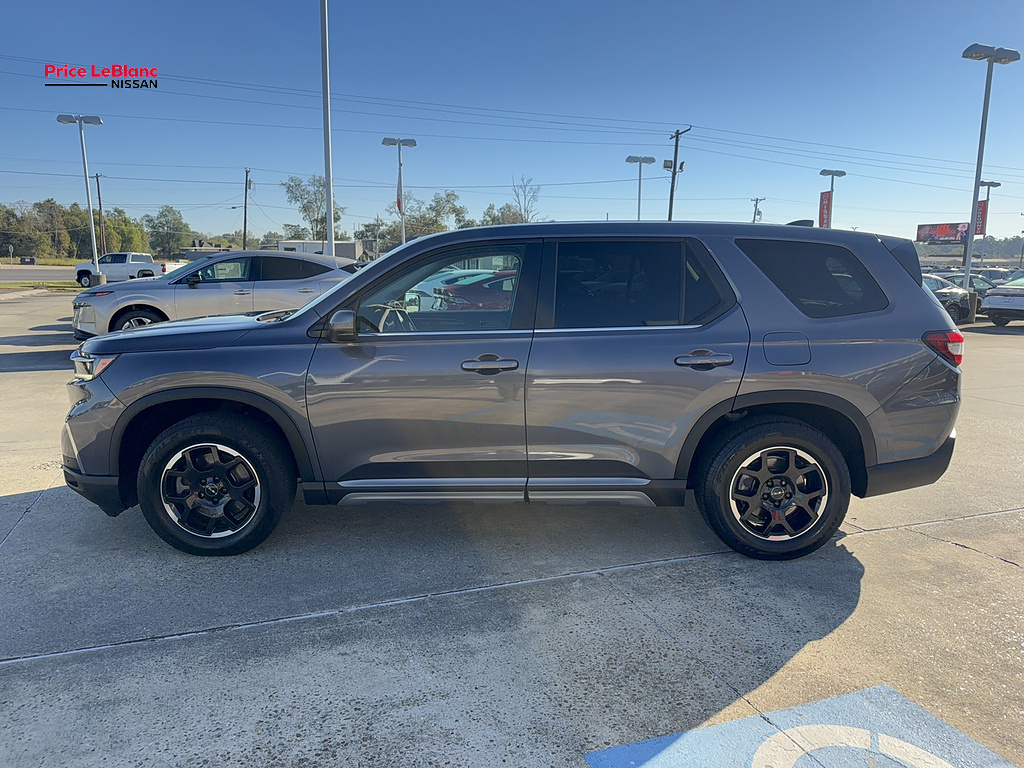 2025 Honda Pilot photo 6 of 20