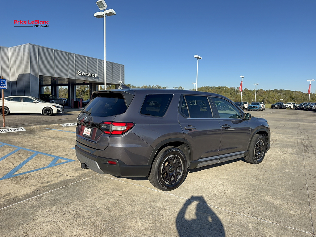 2025 Honda Pilot photo 9 of 20