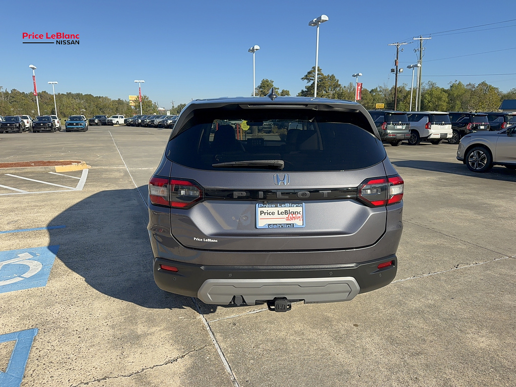 2025 Honda Pilot photo 8 of 20