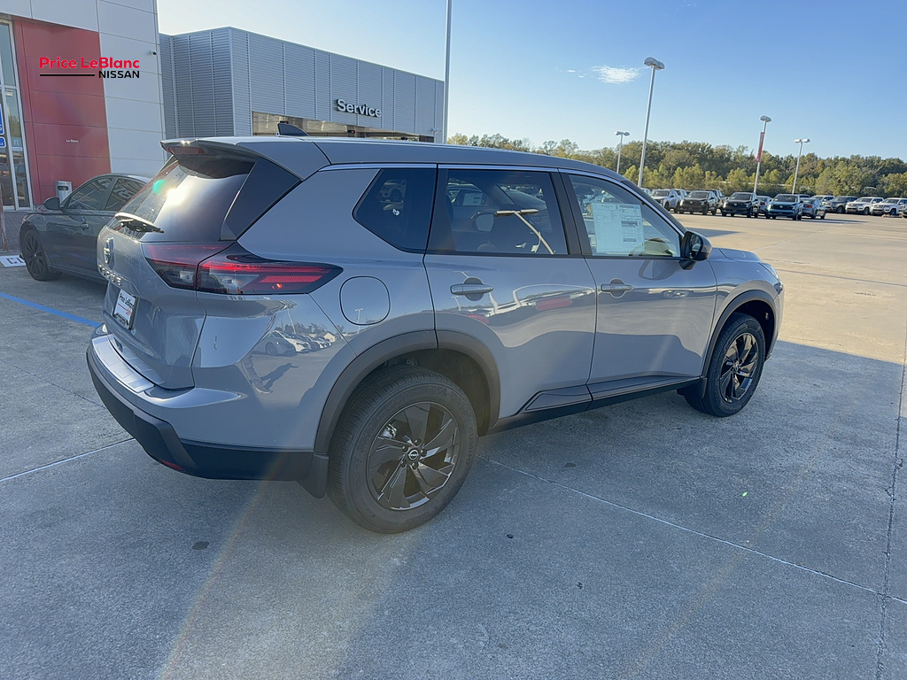 2027 Nissan Rogue photo 9 of 27