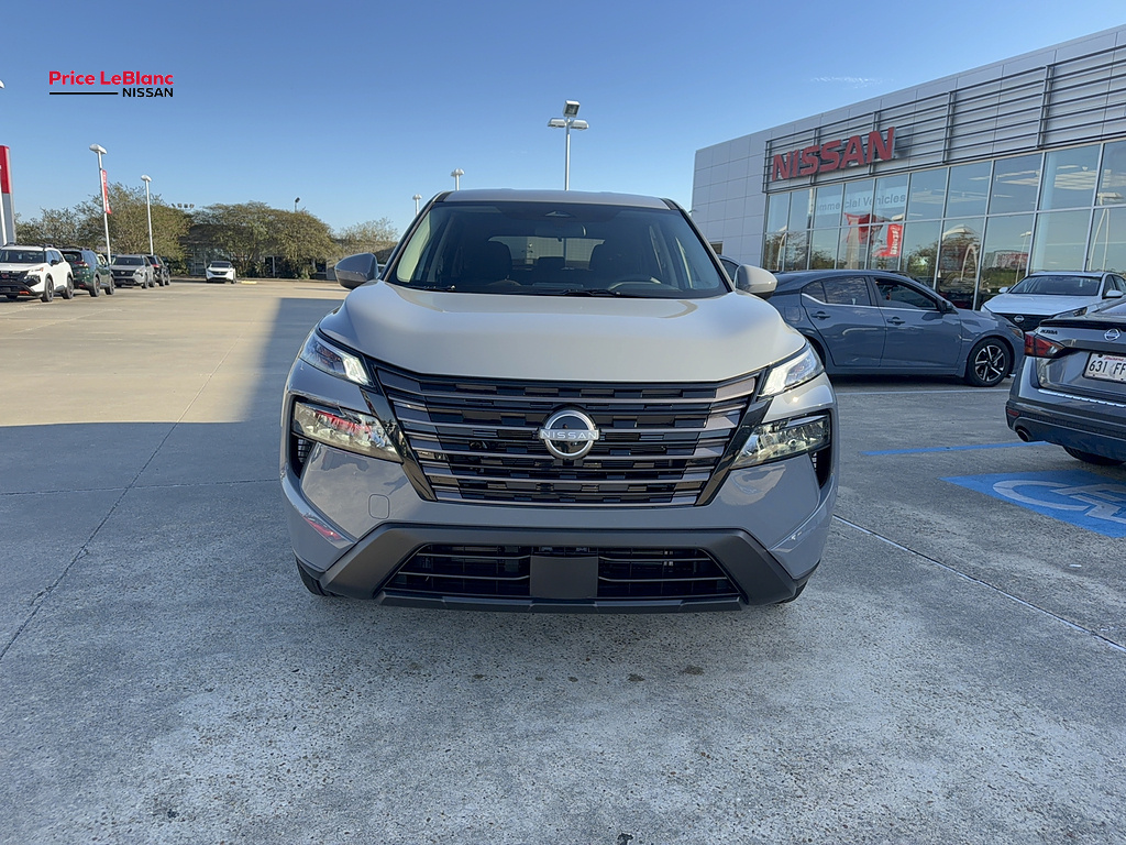 2027 Nissan Rogue photo 3 of 27