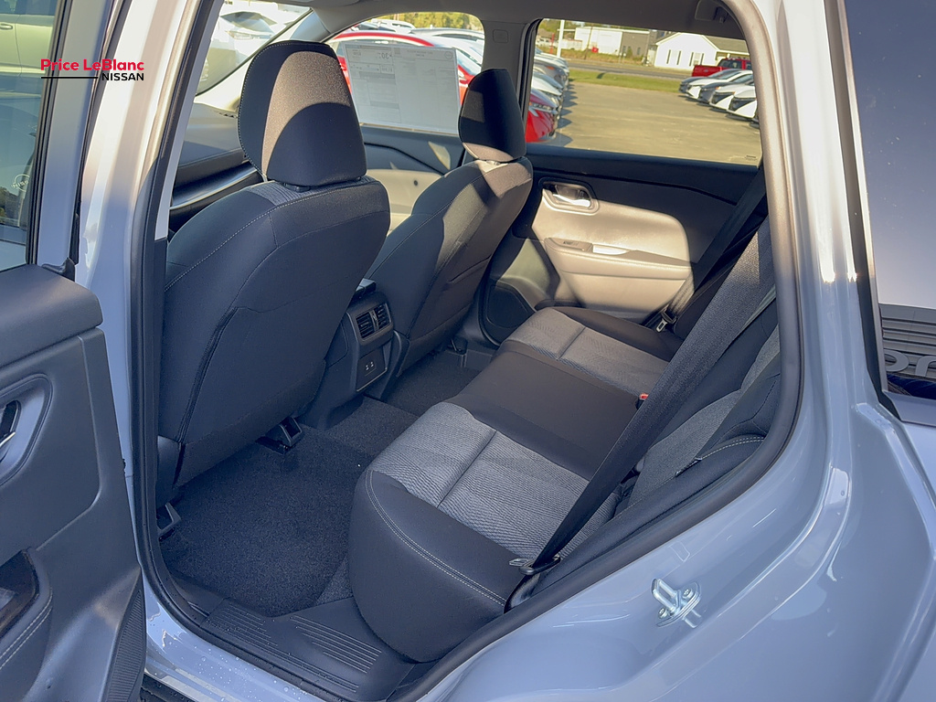 2027 Nissan Rogue photo 18 of 27