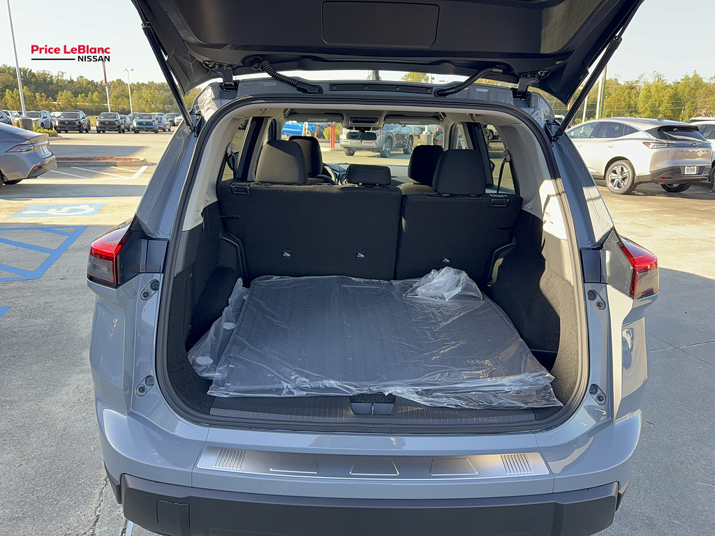 2027 Nissan Rogue photo 16 of 27