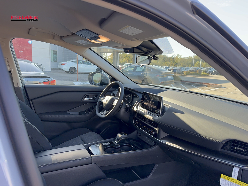 2027 Nissan Rogue photo 13 of 27