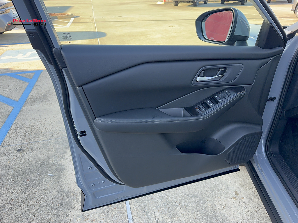 2027 Nissan Rogue photo 20 of 27