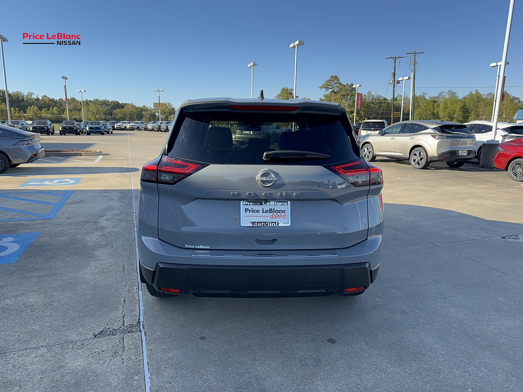 2027 Nissan Rogue photo 7 of 27