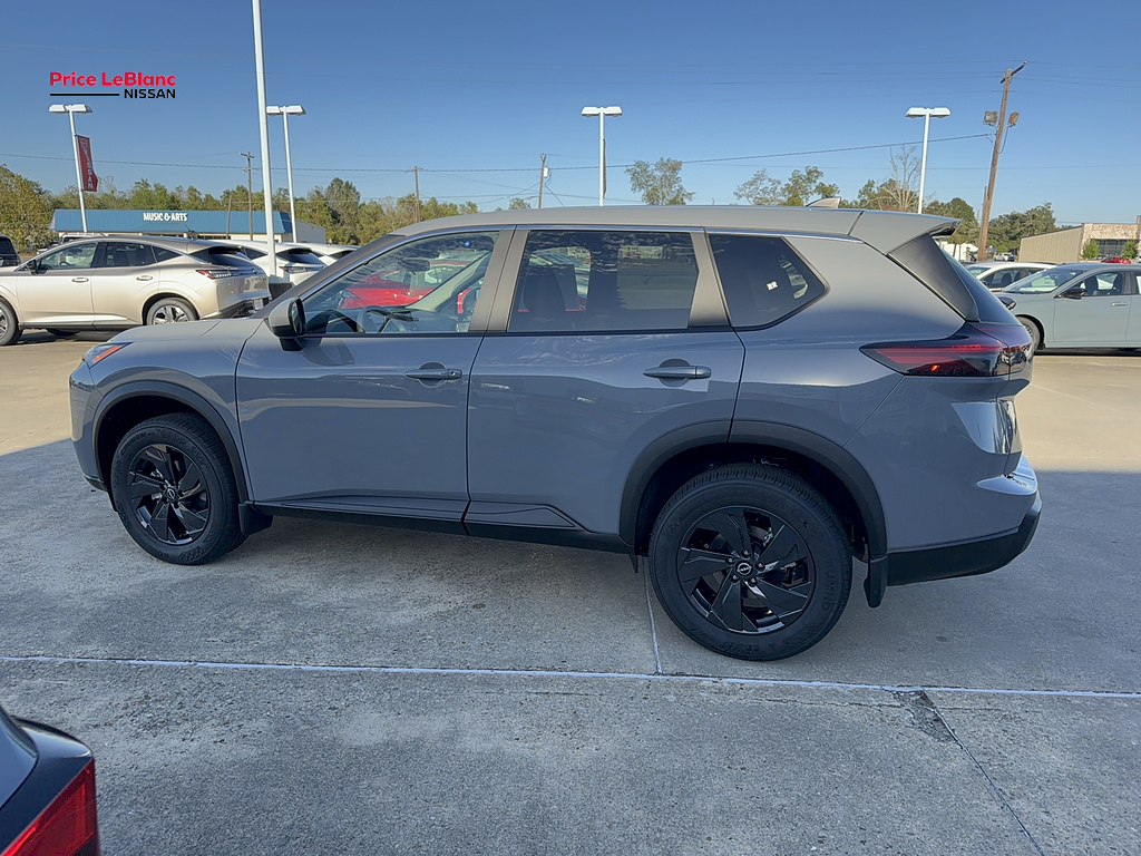 2027 Nissan Rogue photo 5 of 27
