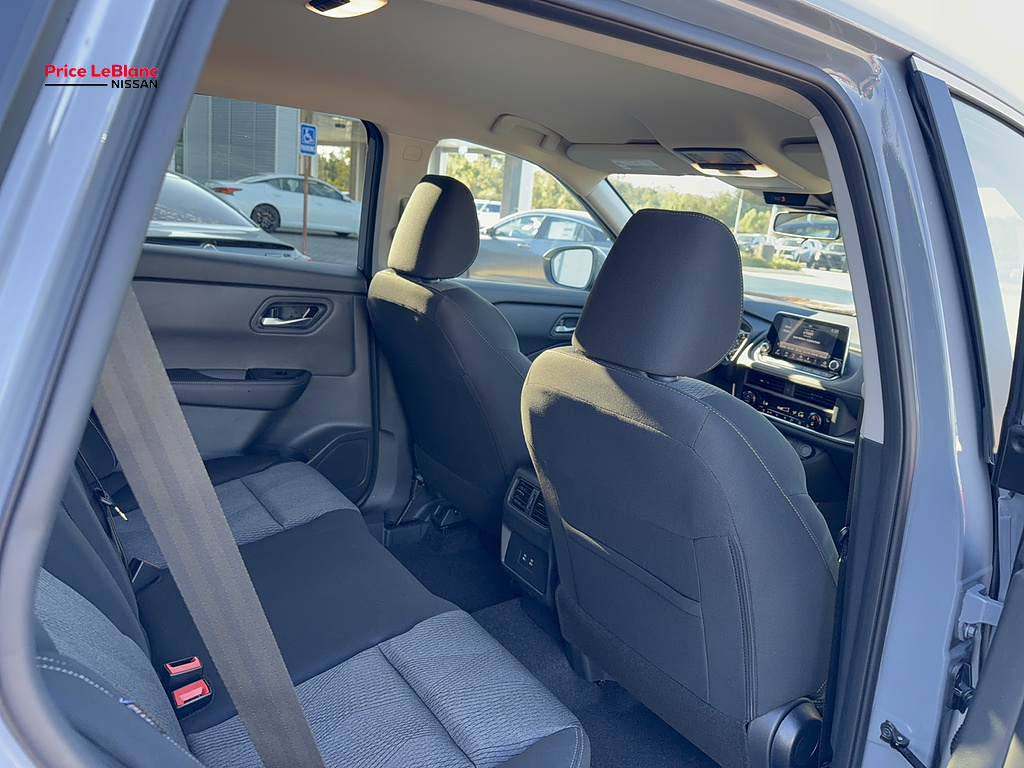 2027 Nissan Rogue photo 15 of 27