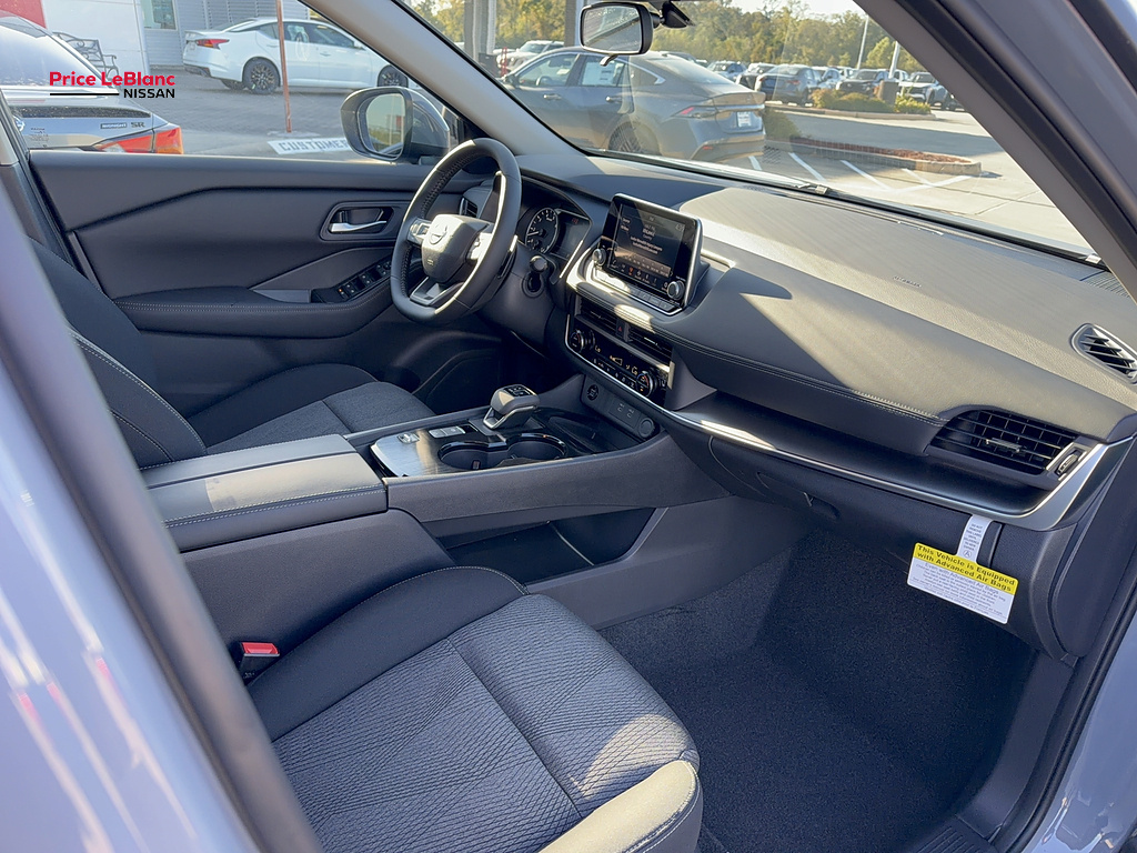2027 Nissan Rogue photo 12 of 27