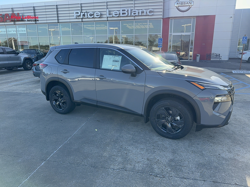 2027 Nissan Rogue photo 2 of 27