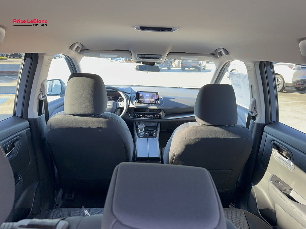 2027 Nissan Rogue photo 17 of 27
