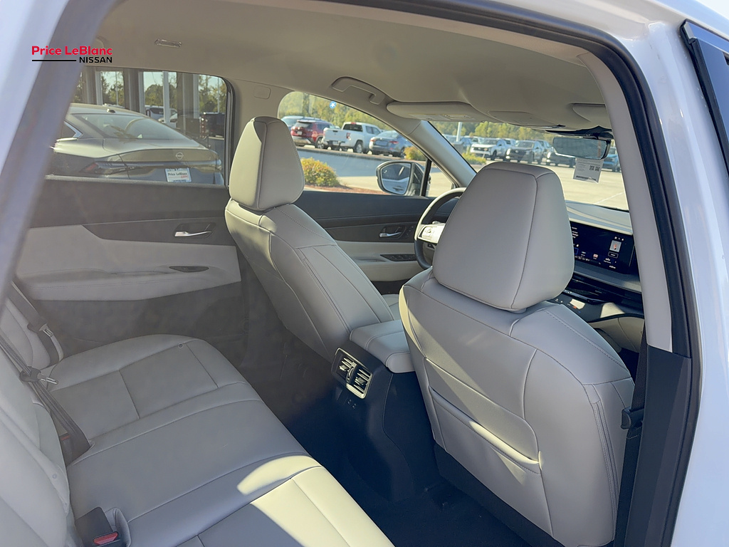 2027 Nissan Murano photo 15 of 25