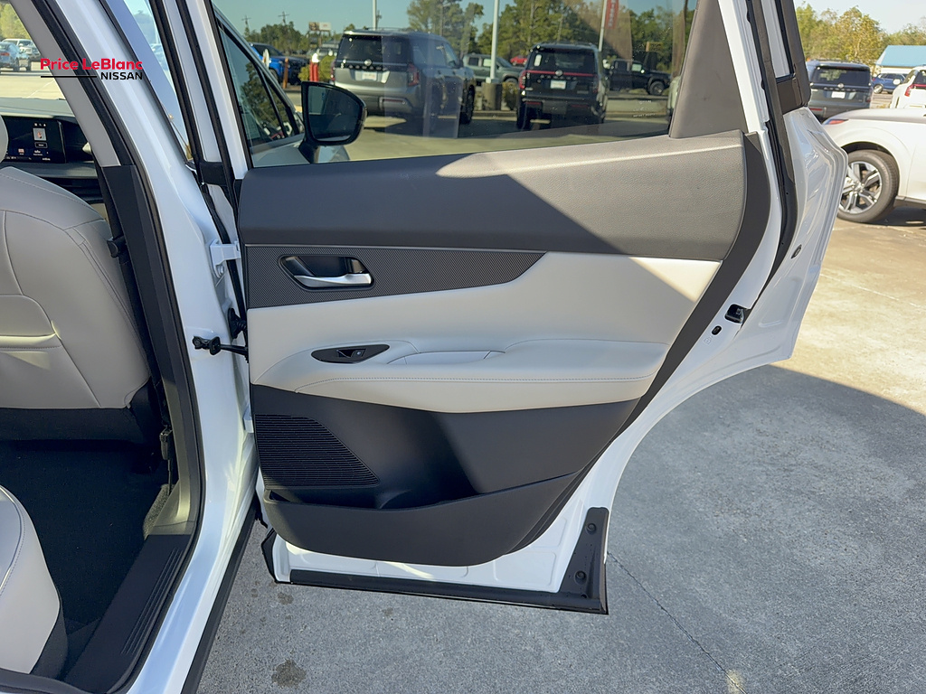 2027 Nissan Murano photo 16 of 25