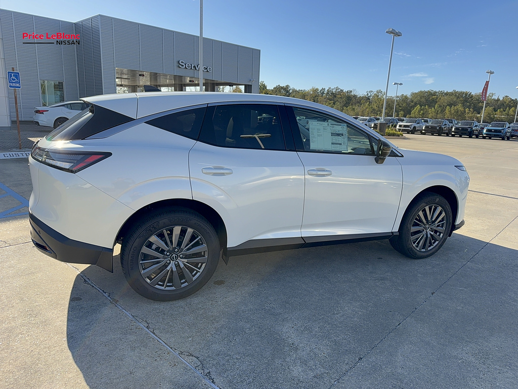 2027 Nissan Murano photo 9 of 25