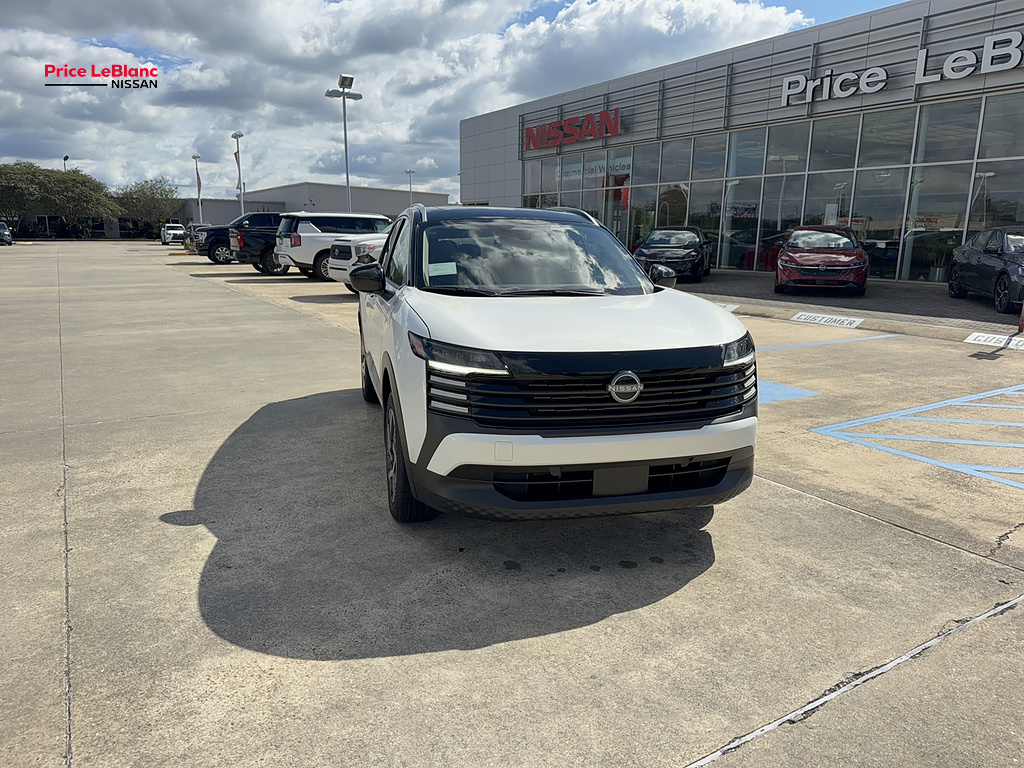 2027 Nissan Kicks photo 2 of 21