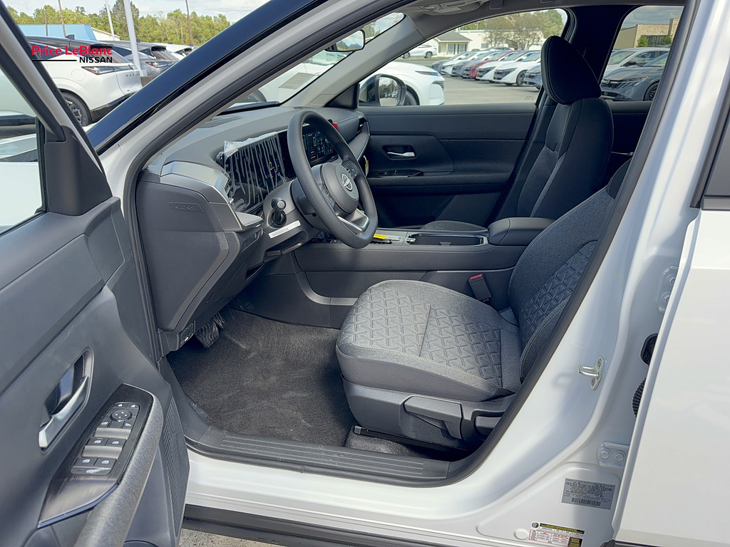 2027 Nissan Kicks photo 17 of 21