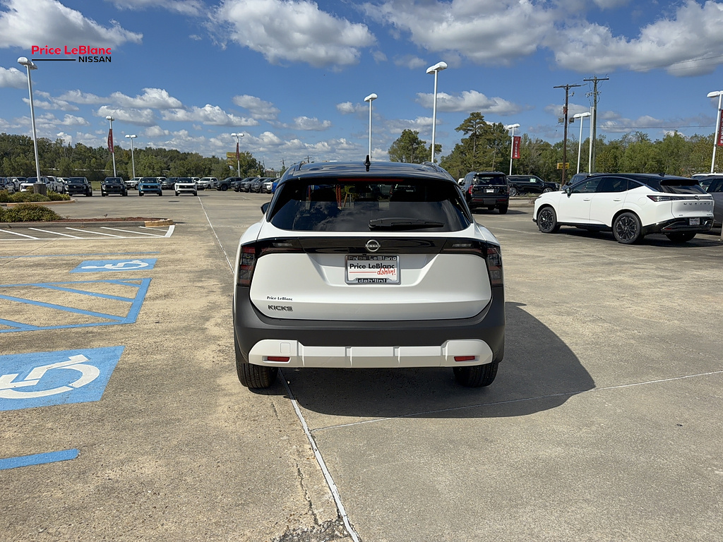 2027 Nissan Kicks photo 7 of 21