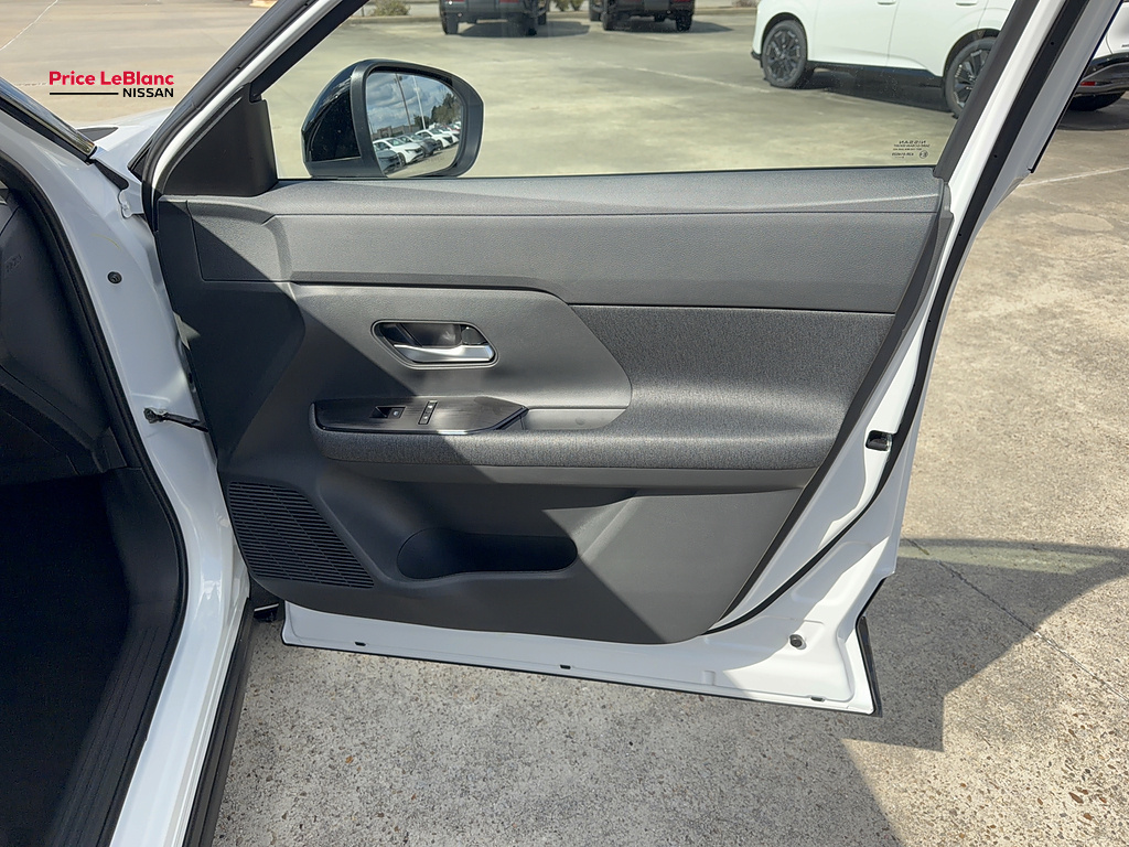 2027 Nissan Kicks photo 11 of 21