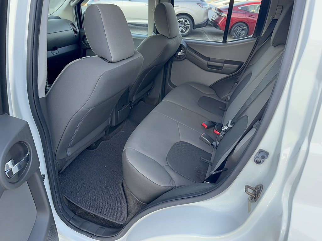 2015 Nissan Xterra photo 18 of 22