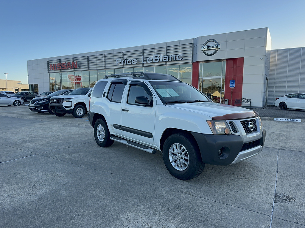 2015 Nissan Xterra photo 2 of 22