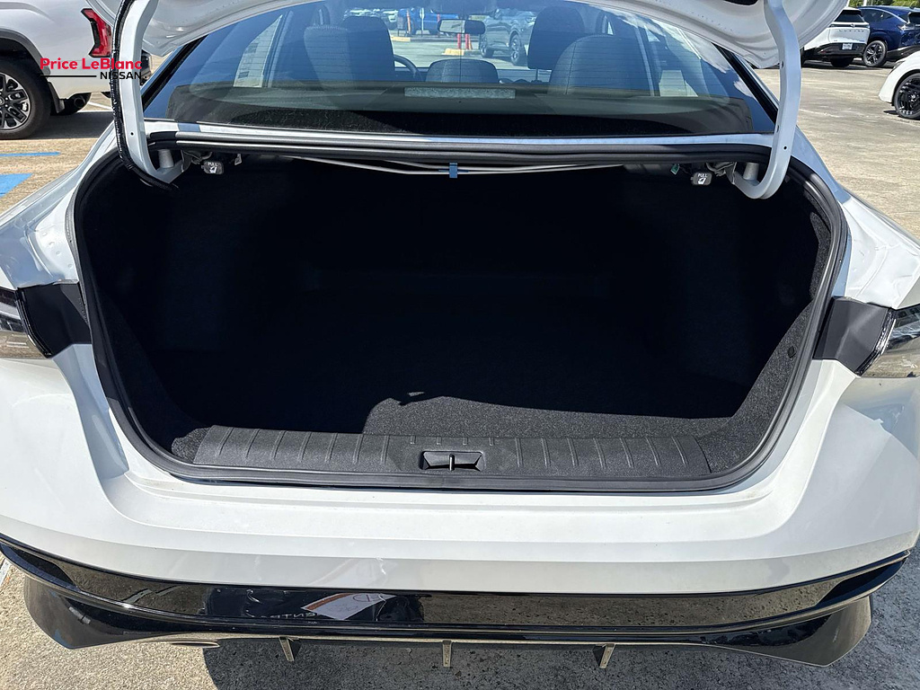 2027 Nissan Sentra SR Aspen White TriCoat/Super Black at Price LeBlanc Nissan