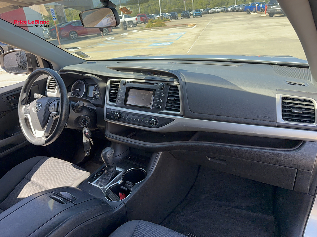2016 Toyota Highlander photo 13 of 26