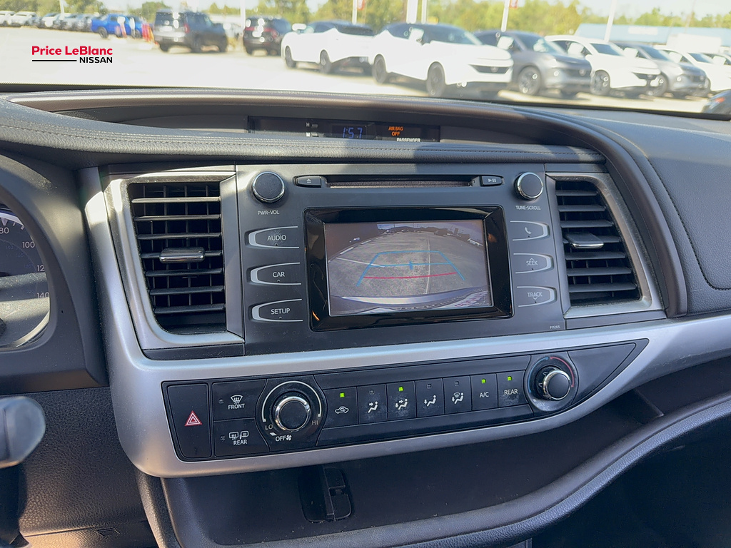 2016 Toyota Highlander photo 23 of 26