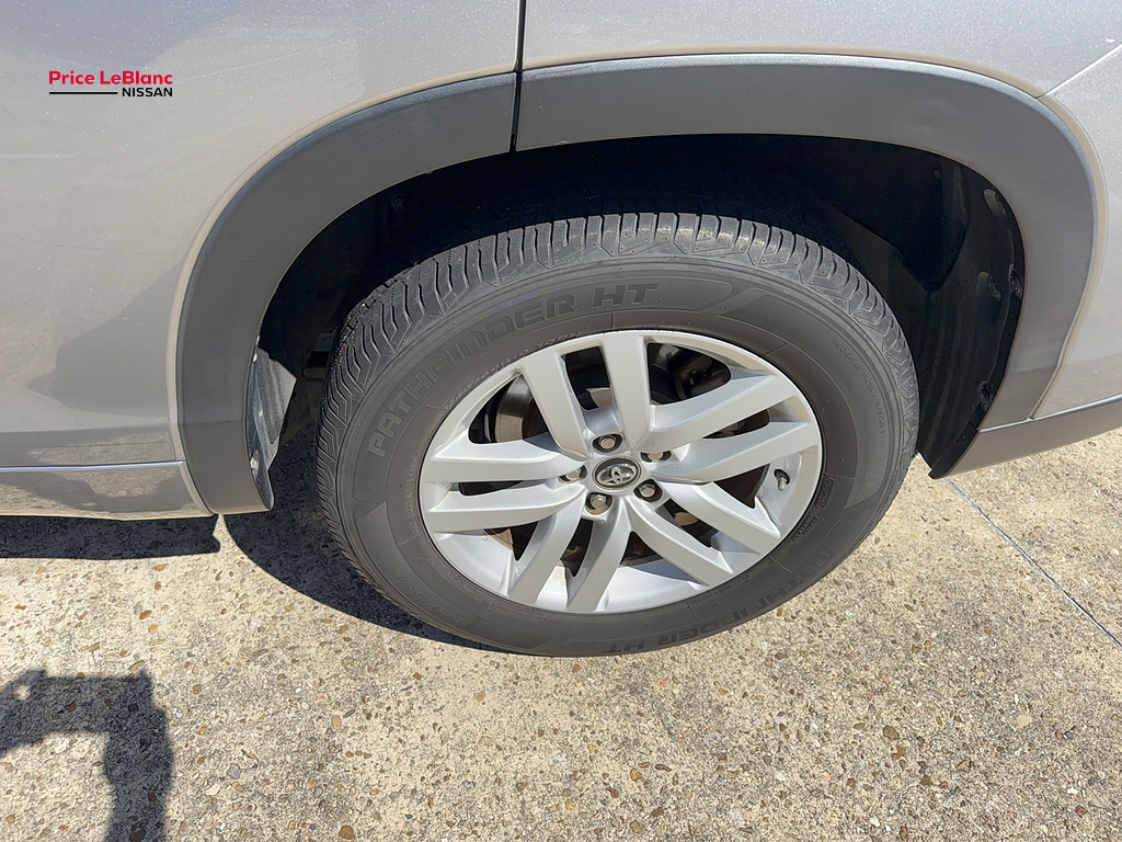 2016 Toyota Highlander photo 10 of 26