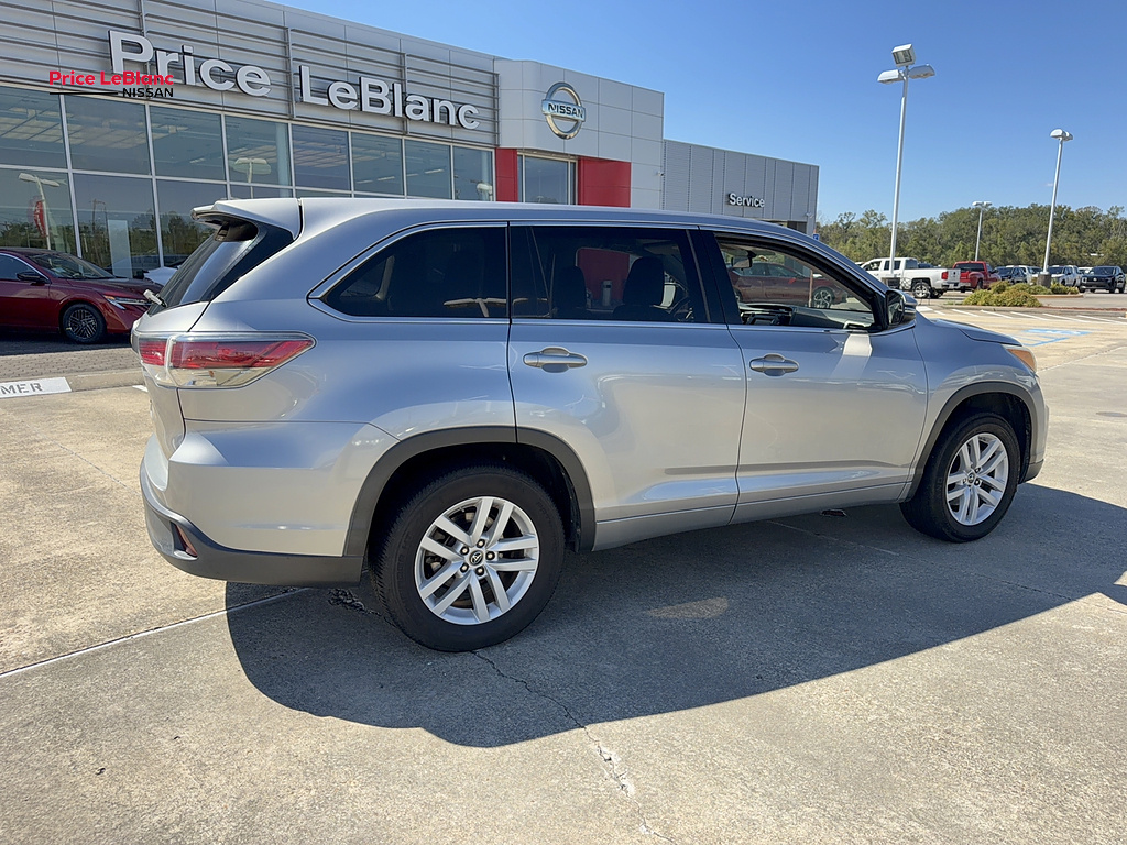 2016 Toyota Highlander photo 9 of 26