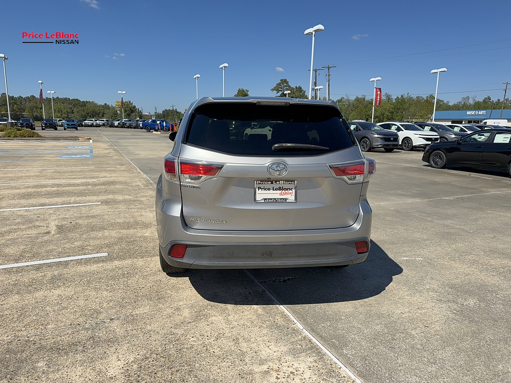 2016 Toyota Highlander photo 7 of 26