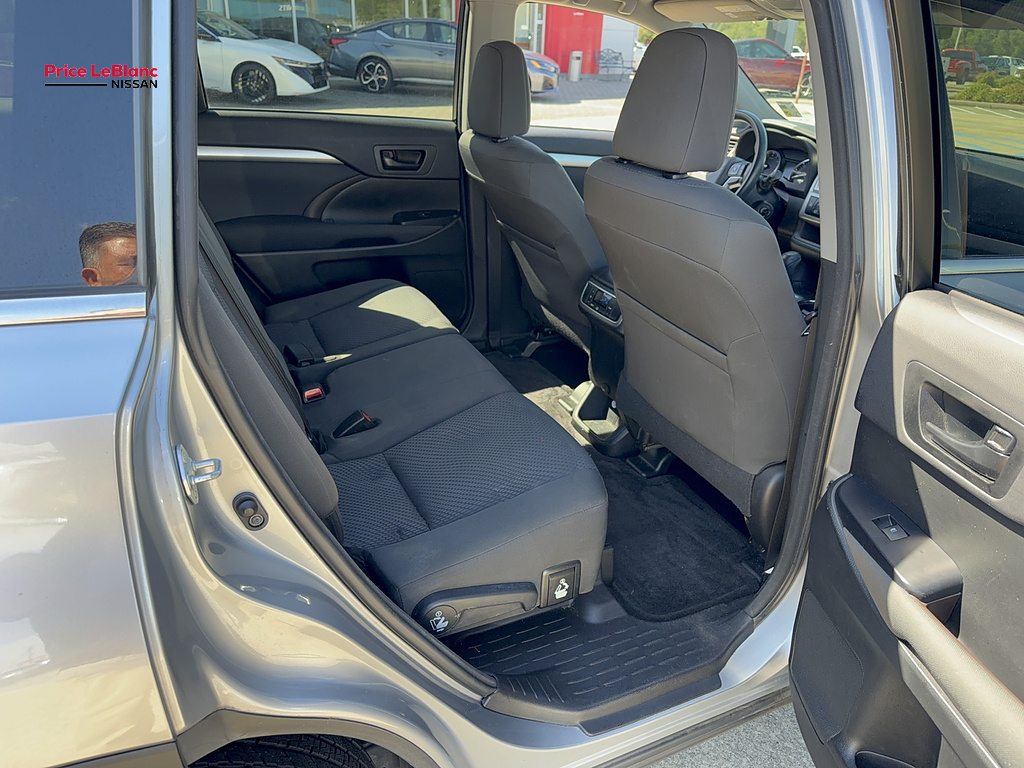 2016 Toyota Highlander photo 15 of 26