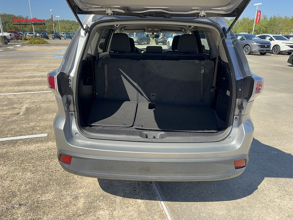 2016 Toyota Highlander photo 16 of 26