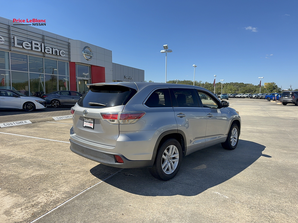 2016 Toyota Highlander photo 8 of 26