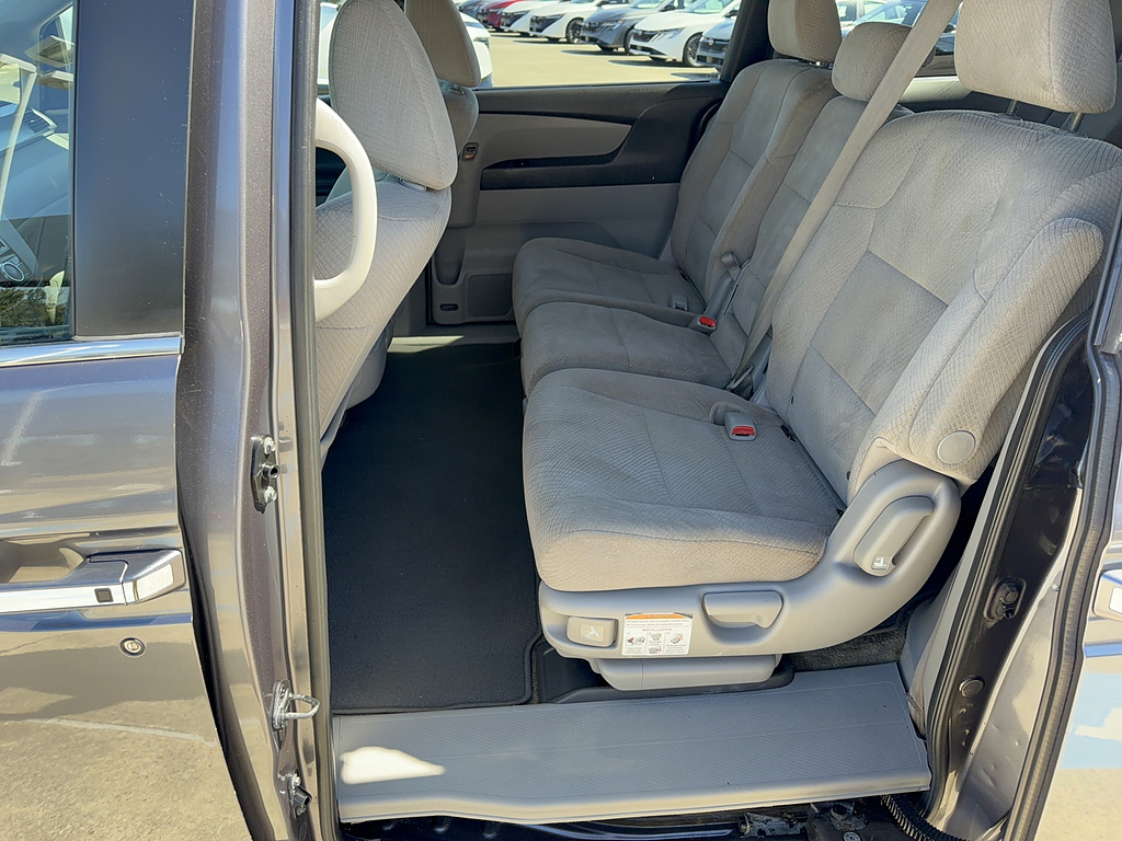 2015 Honda Odyssey photo 17 of 30
