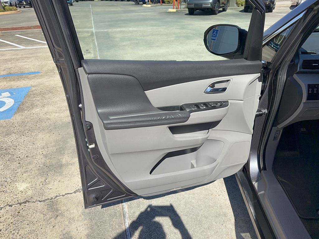 2015 Honda Odyssey photo 20 of 30