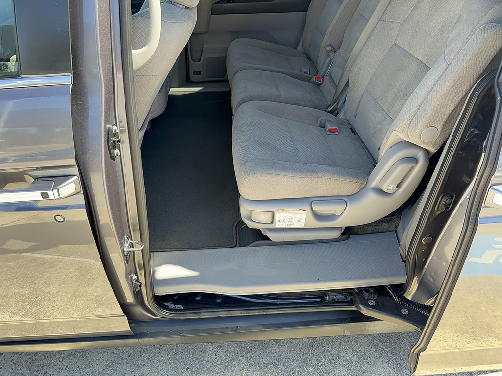 2015 Honda Odyssey photo 16 of 30