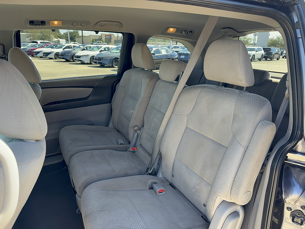 2015 Honda Odyssey photo 18 of 30
