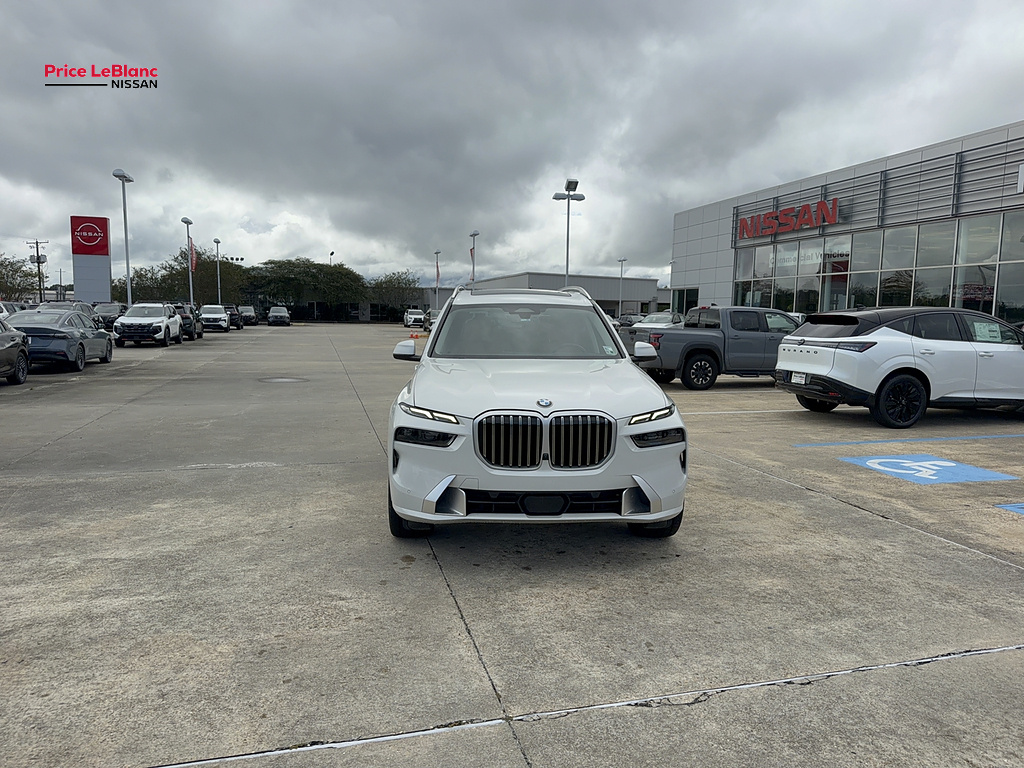 2024 BMW X7 xDrive40i photo 3 of 32