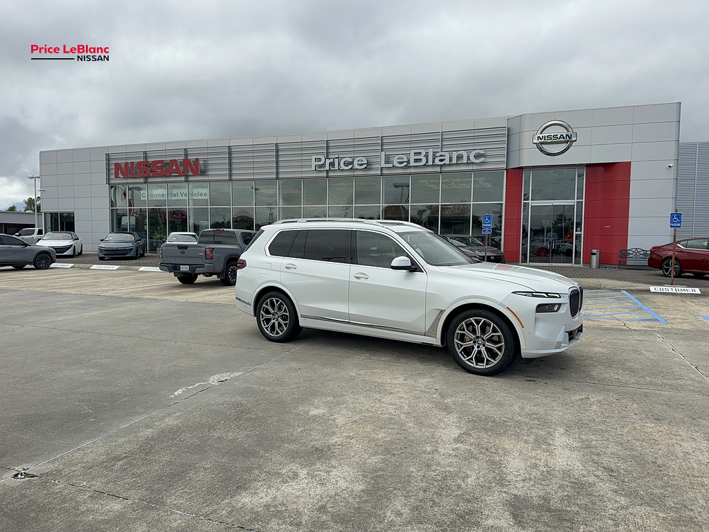 2024 BMW X7 xDrive40i photo 2 of 32
