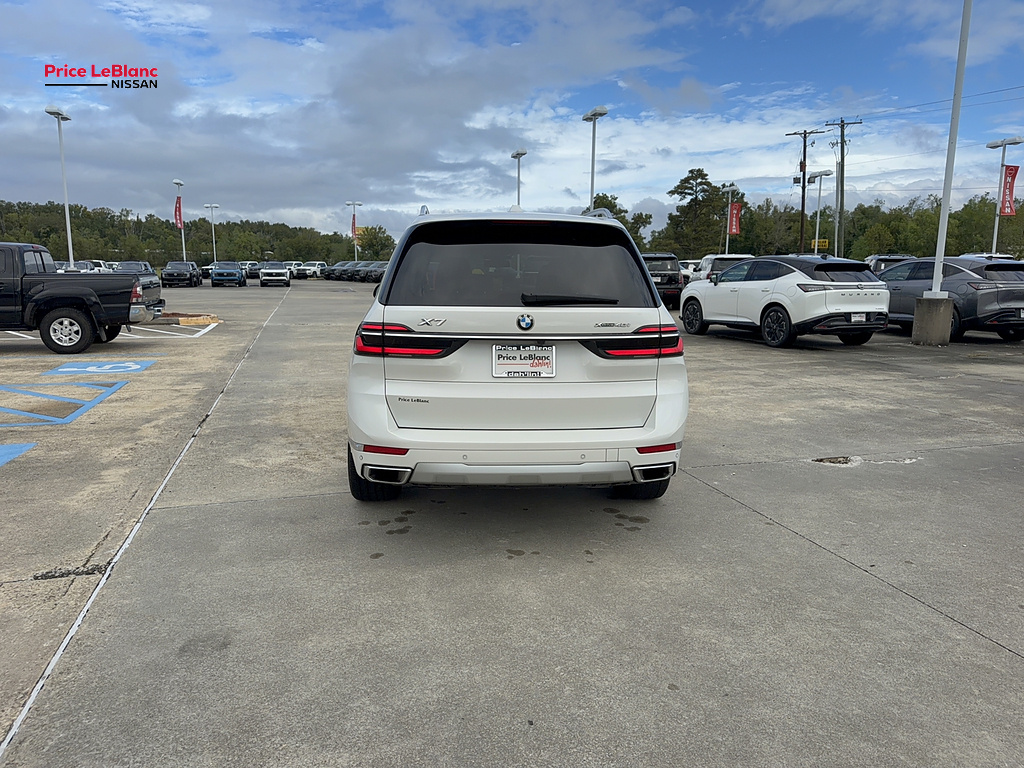 2024 BMW X7 xDrive40i photo 7 of 32