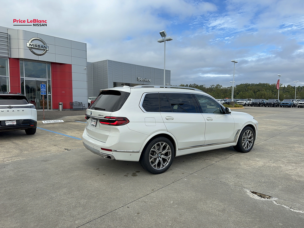 2024 BMW X7 xDrive40i photo 8 of 32