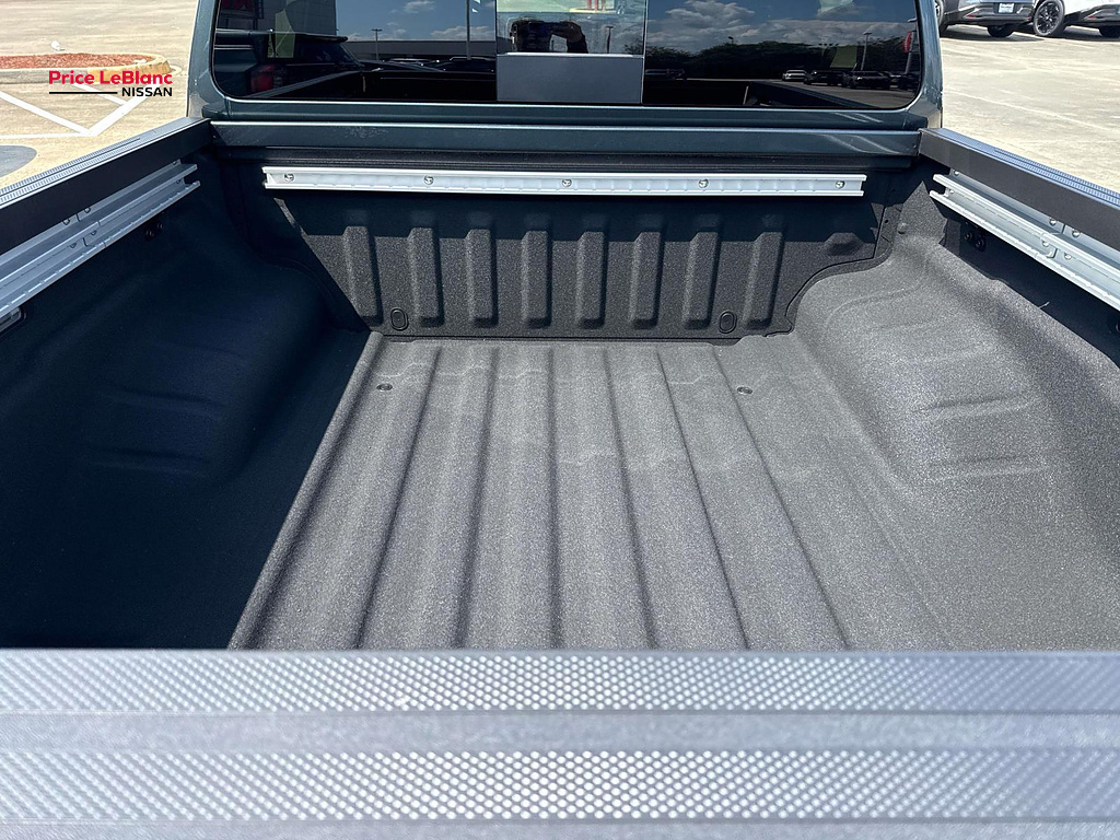 2027 Nissan Frontier photo 7 of 18