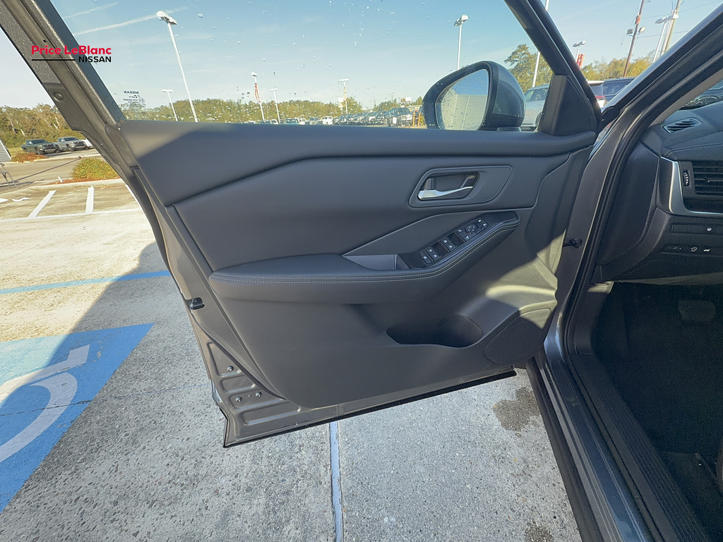 2026 Nissan Rogue photo 15 of 21